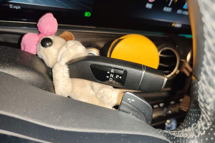 Used Mercedes-Benz E-Class 2019 E 300 L Sporty and Stylish Model Gear Lever