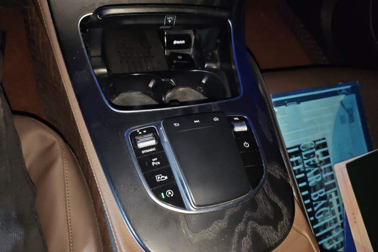 Used Mercedes-Benz E-Class 2019 Restyled E 300 L Sporty and Stylish Edition Gear Lever