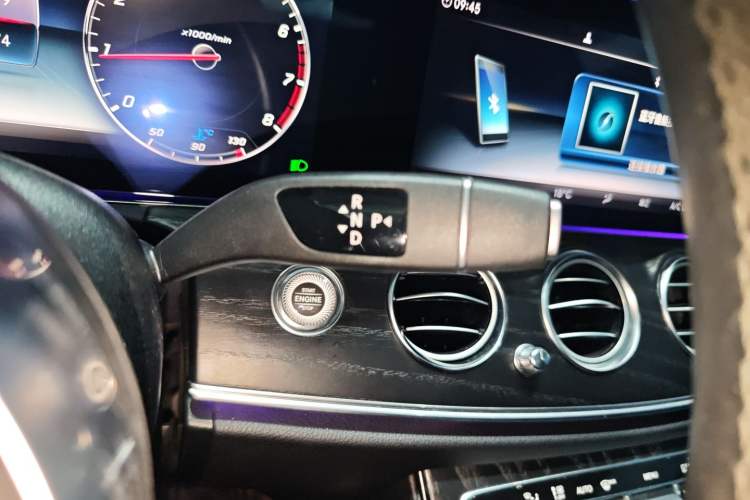 Used Mercedes-Benz E-Class 2019 Restyled E 300 L Sporty and Stylish Edition Gear Lever