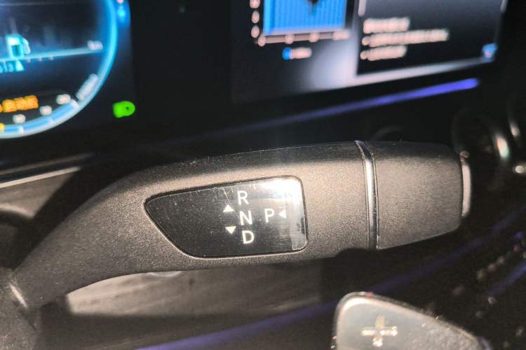 Used Mercedes-Benz E-Class 2019 Restyled E 300 L Sporty and Stylish Edition Gear Lever