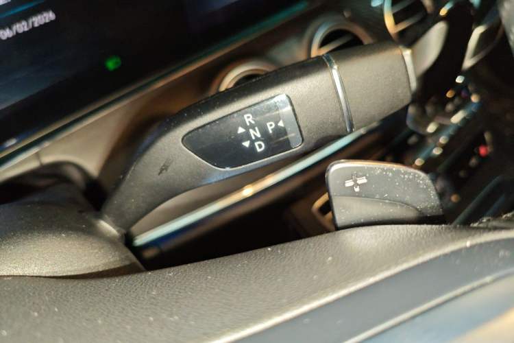 Used Mercedes-Benz E-Class 2019 Restyled E 300 L Sport Luxury Edition Gear Lever