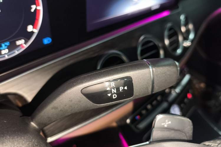 Used Mercedes-Benz E-Class 2019 Restyled E 300 L Sport Luxury Edition Gear Lever