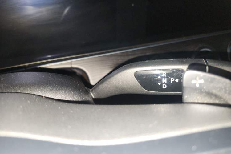 Used Mercedes-Benz E-Class 2019 Restyled E 300 L Sporty and Stylish Edition Gear Lever