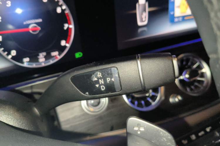 Used Mercedes-Benz E-Class 2019 Restyled E 300 L Sport Luxury Edition Gear Lever