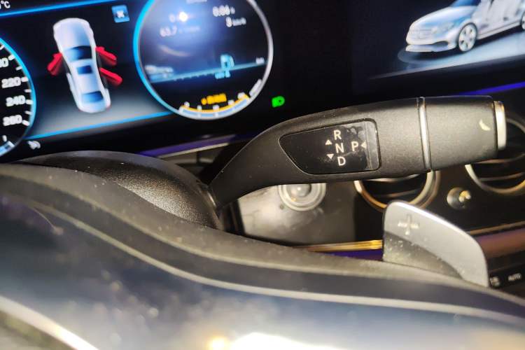 Used Mercedes-Benz E-Class 2019 E 300 L Sport Luxury Edition Gear Lever