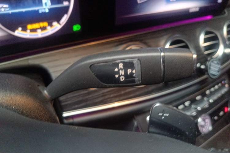 Used Mercedes-Benz E-Class 2019 Restyled E 300 L Sport Luxury Edition Gear Lever