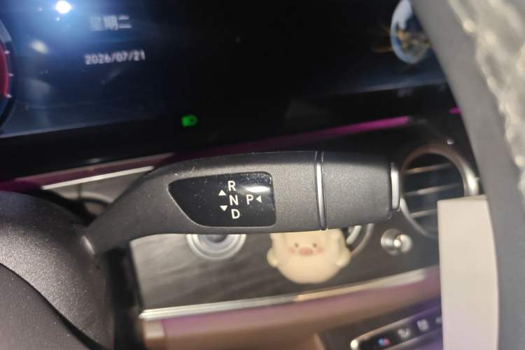 Used Mercedes-Benz E-Class 2019 Restyled E 300 L Sporty and Stylish Edition Gear Lever