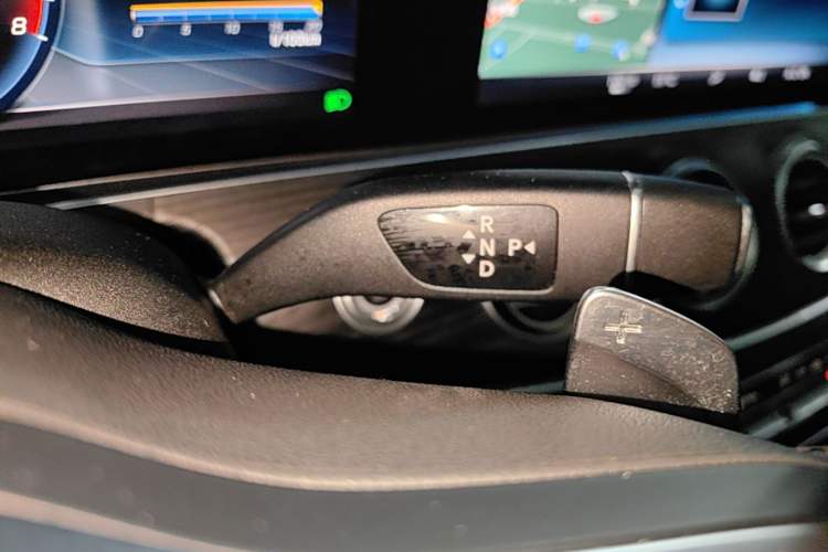 Used Mercedes-Benz E-Class 2019 Restyled E 300 L Sporty and Stylish Edition Gear Lever