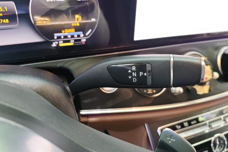 Used Mercedes-Benz E-Class 2019 Restyled E 300 L Sport Luxury Edition Gear Lever