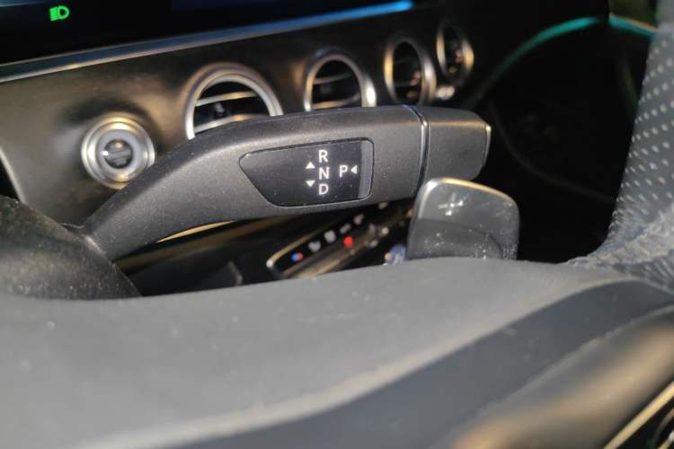 Used Mercedes-Benz E-Class 2019 E 200 L Sport 4MATIC Gear Lever