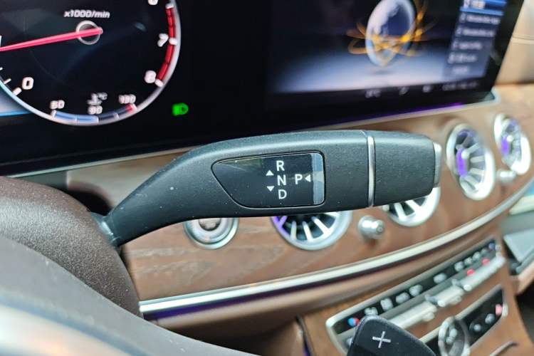 Used Mercedes-Benz E-Class 2019 Restyled E 300 L Luxury Edition Gear Lever