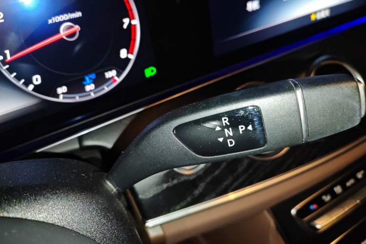 Used Mercedes-Benz E-Class 2019 E 300 L Sporty and Stylish Model Gear Lever