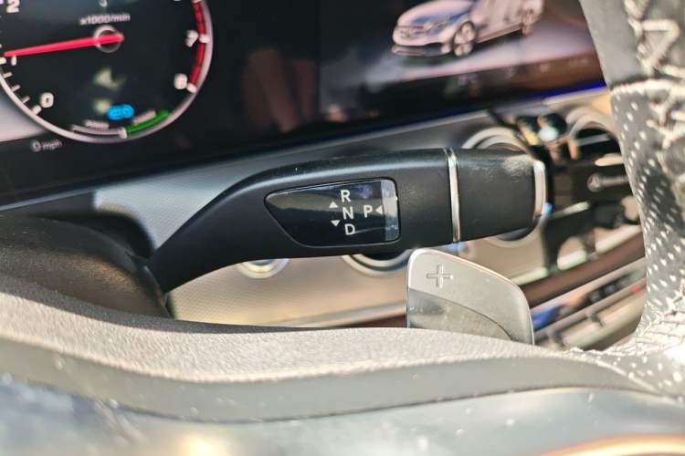 Used Mercedes-Benz E-Class 2019 E 260 Sport Edition 4MATIC Gear Lever