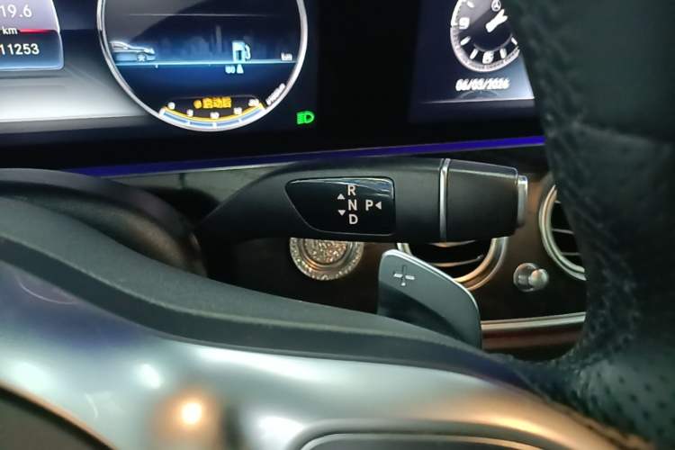 Used Mercedes-Benz E-Class 2019 E 300 L Sporty and Stylish Model Gear Lever