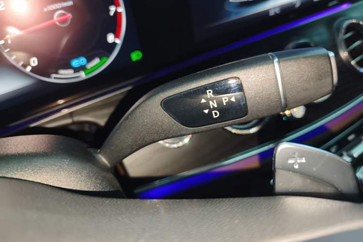 Used Mercedes-Benz E-Class 2019 E 260 L Sport Edition Gear Lever