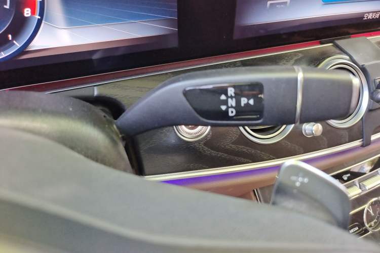 Used Mercedes-Benz E-Class 2019 E 300 L Sport Luxury Edition Gear Lever