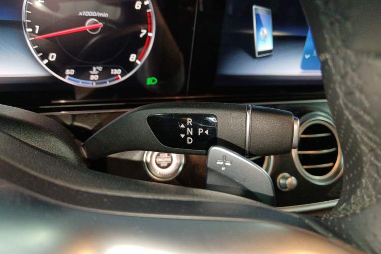 Used Mercedes-Benz E-Class 2019 Restyled E 300 L Sporty and Stylish Edition Gear Lever