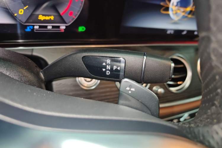 Used Mercedes-Benz E-Class 2019 Restyled E 300 L Sport Luxury Edition Gear Lever