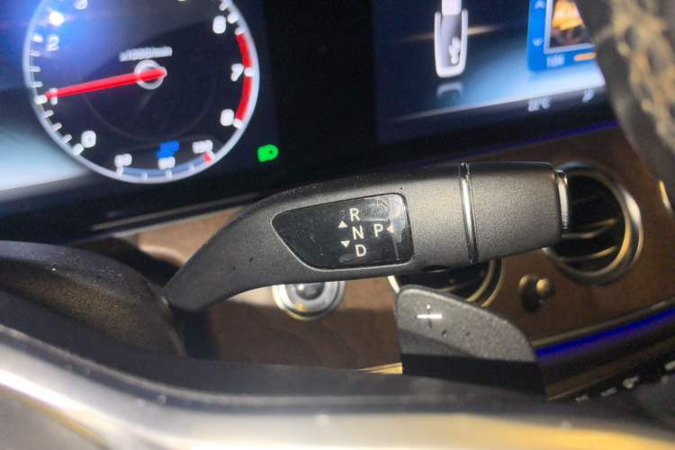 Used Mercedes-Benz E-Class 2019 Restyled E 300 L Luxury Edition Gear Lever