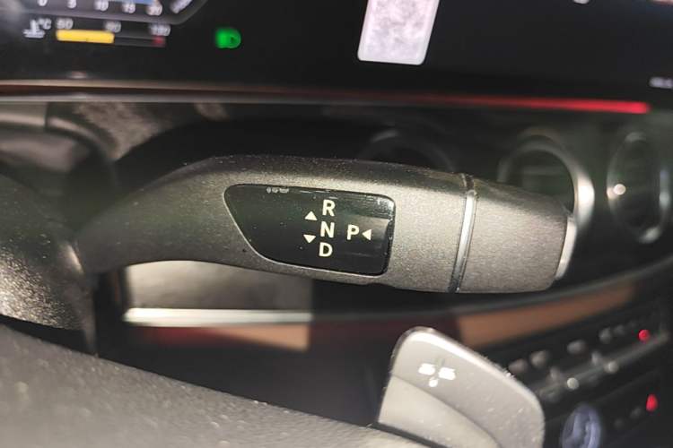 Used Mercedes-Benz E-Class 2019 E 200 L Sport Edition Gear Lever