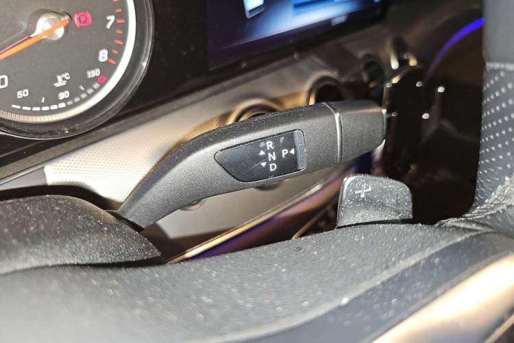 Used Mercedes-Benz E-Class 2019 E 200 Sport Edition Gear Lever
