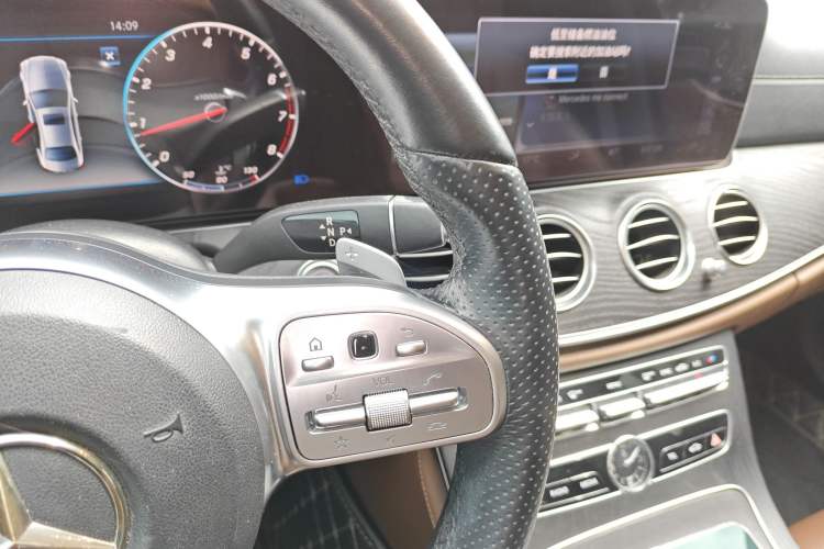 Used Mercedes-Benz E-Class 2019 Restyled E 300 L Sporty and Stylish Edition Gear Lever
