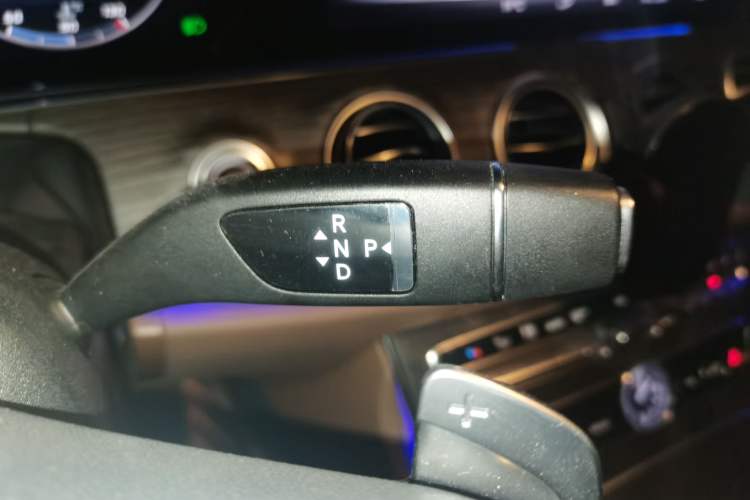 Used Mercedes-Benz E-Class 2019 Restyled E 300 L Sport Luxury Edition Gear Lever