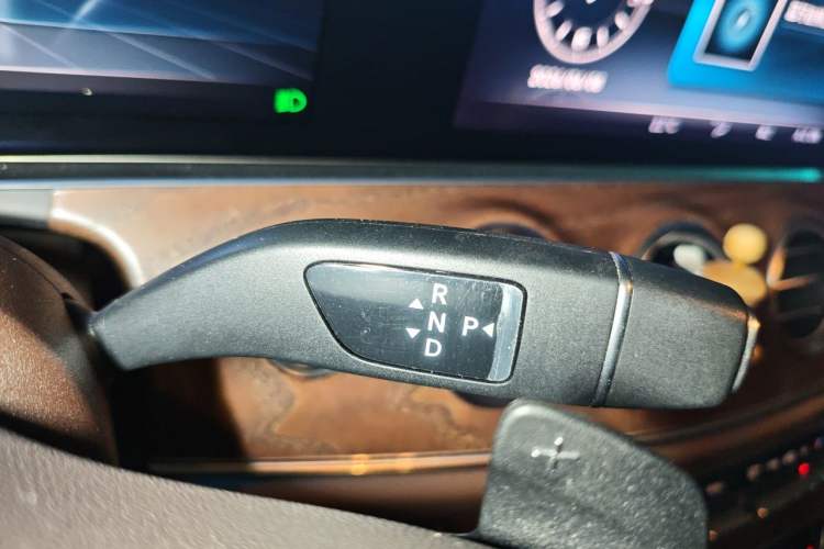 Used Mercedes-Benz E-Class 2019 E 300 L Sport Luxury Edition Gear Lever