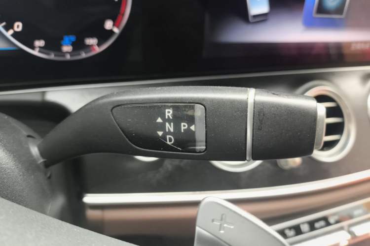 Used Mercedes-Benz E-Class 2019 E 300 L Sport Luxury Edition Gear Lever