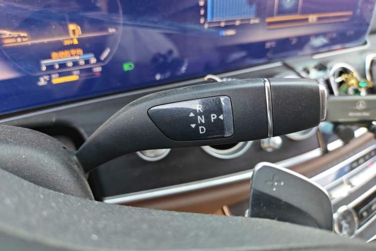 Used Mercedes-Benz E-Class 2019 Restyled E 300 L Sporty and Stylish Edition Gear Lever