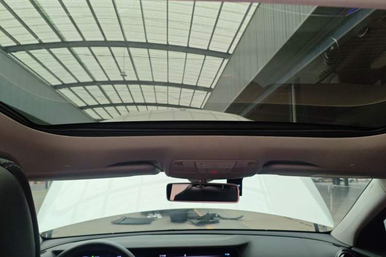 Used Mercedes-Benz E-Class 2019 Restyled E 300 L Sporty and Stylish Edition Headliner