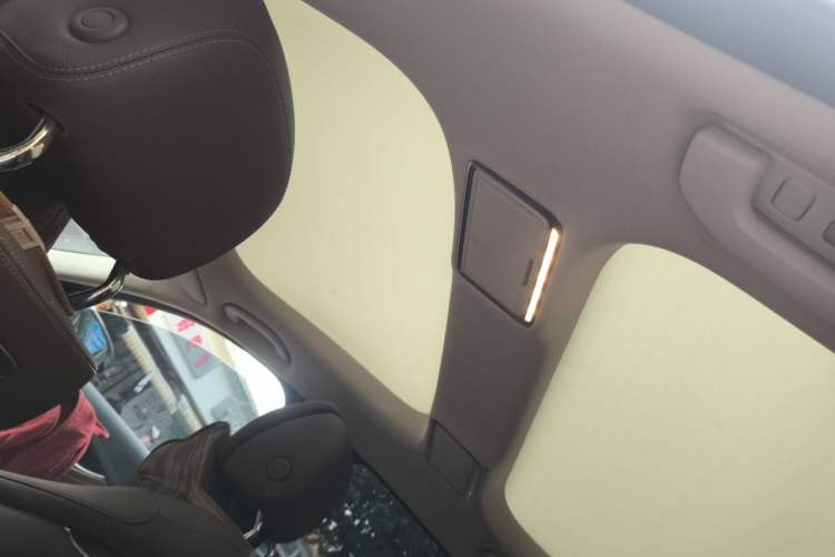 Used Mercedes-Benz E-Class 2019 E 300 L Sport Luxury Edition Headliner