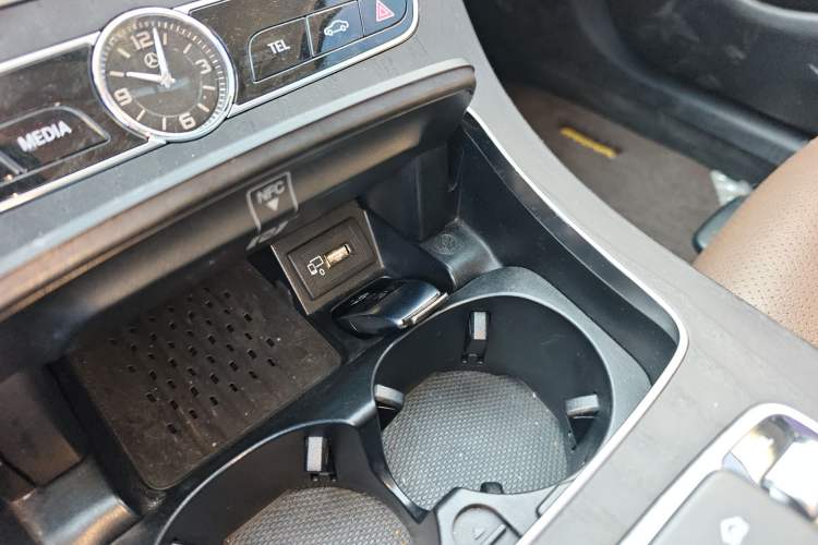 Used Mercedes-Benz E-Class 2019 E 260 L Sport Edition Interior 1