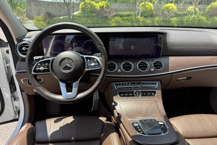 Used Mercedes-Benz E-Class 2019 E 200 L Interior 1