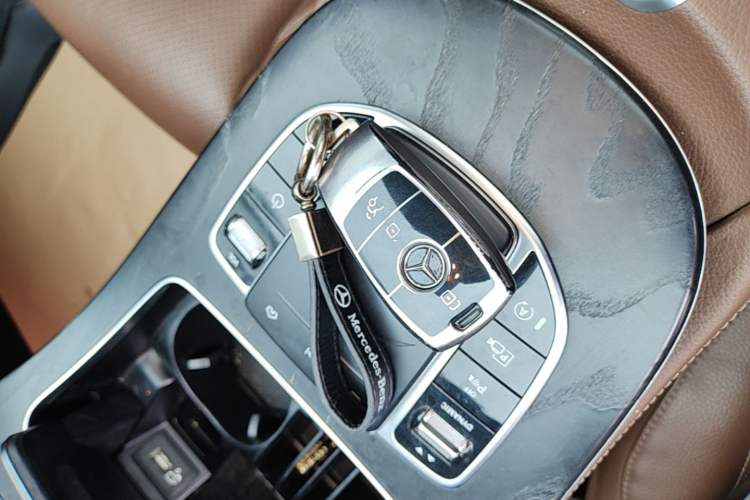 Used Mercedes-Benz E-Class 2019 Restyled E 300 L Sporty and Stylish Edition Interior 1