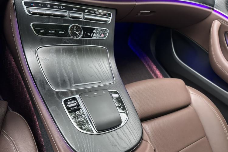 Used Mercedes-Benz E-Class 2019 E 260 L Sport Edition Interior 1