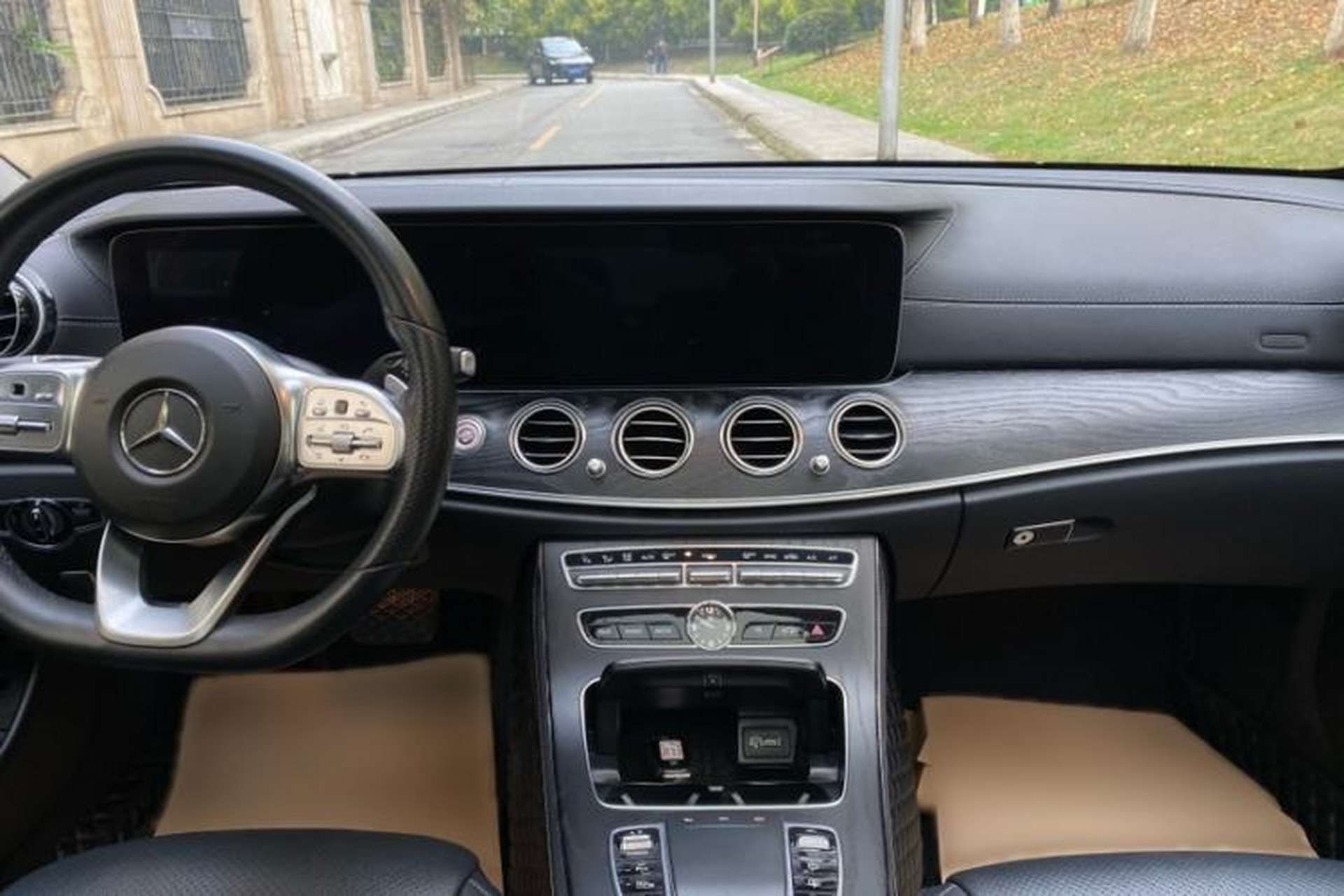 Used Mercedes-Benz E-Class 2019 Restyled E 300 L Sport Luxury Edition Interior 10