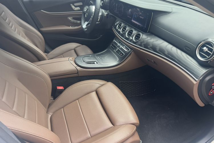 Used Mercedes-Benz E-Class 2019 E 200 L Sport Edition Interior 10