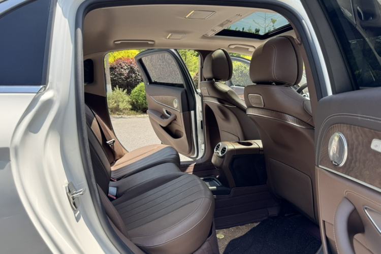 Used Mercedes-Benz E-Class 2019 E 200 L Interior 11