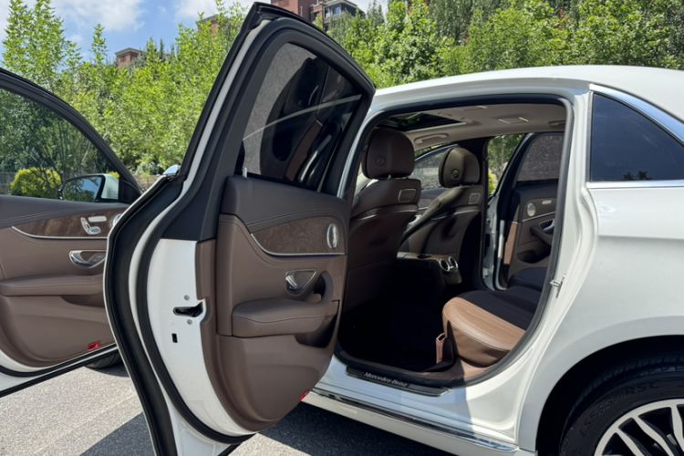 Used Mercedes-Benz E-Class 2019 E 200 L Interior 12