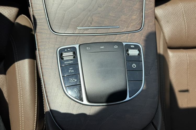 Used Mercedes-Benz E-Class 2019 E 200 L Interior 2
