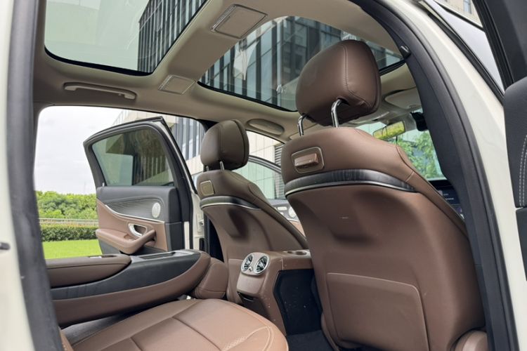 Used Mercedes-Benz E-Class 2019 Restyled E 300 L Sporty and Stylish Edition Interior 2
