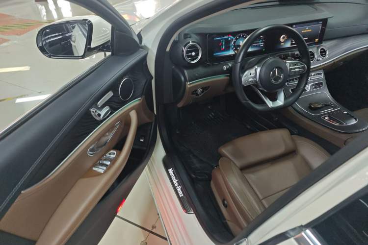 Used Mercedes-Benz E-Class 2019 E 200 L Sport Edition Interior 3
