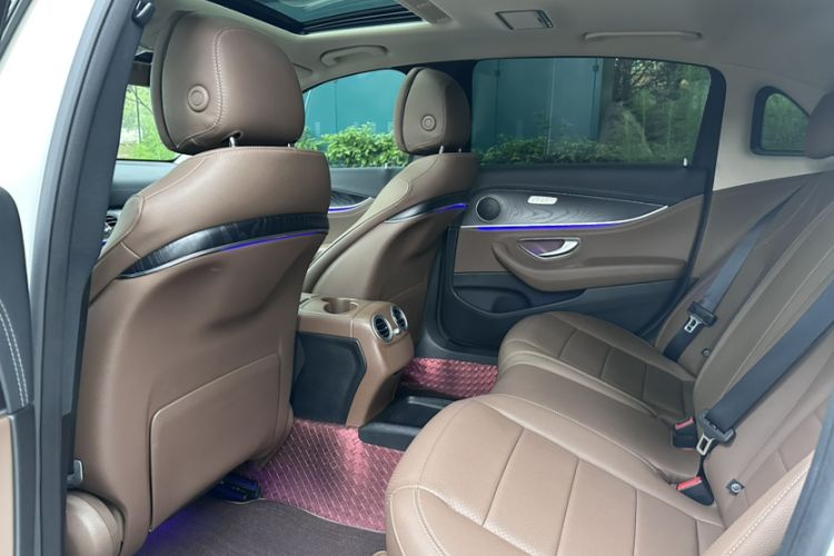 Used Mercedes-Benz E-Class 2019 E 260 L Sport Edition Interior 3