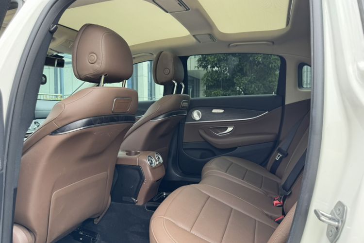Used Mercedes-Benz E-Class 2019 Restyled E 300 L Sporty and Stylish Edition Interior 3