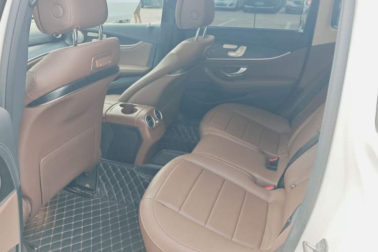 Used Mercedes-Benz E-Class 2019 E 300 L Sport Luxury Edition Interior 3