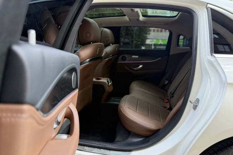 Used Mercedes-Benz E-Class 2019 E 200 L Sport Edition Interior 4