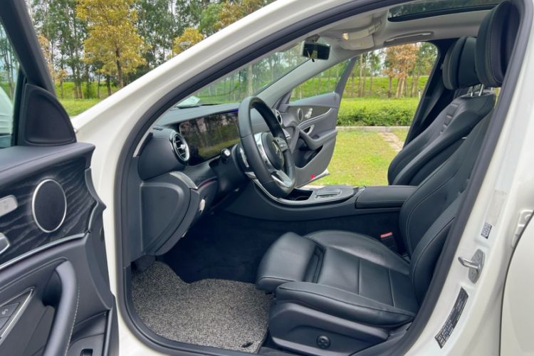 Used Mercedes-Benz E-Class 2019 E 200 L Sport Edition Interior 4