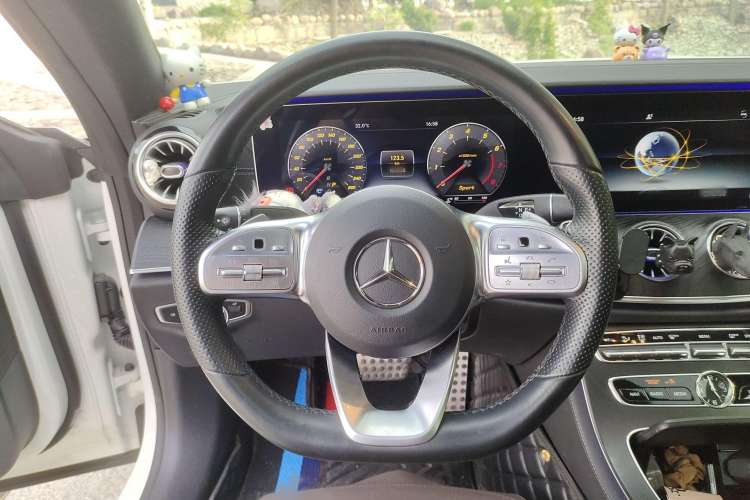 Used Mercedes-Benz E-Class 2019 E 200 4MATIC Coupe Interior 4