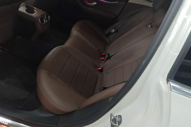 Used Mercedes-Benz E-Class 2019 E 200 L Sport Edition Interior 4